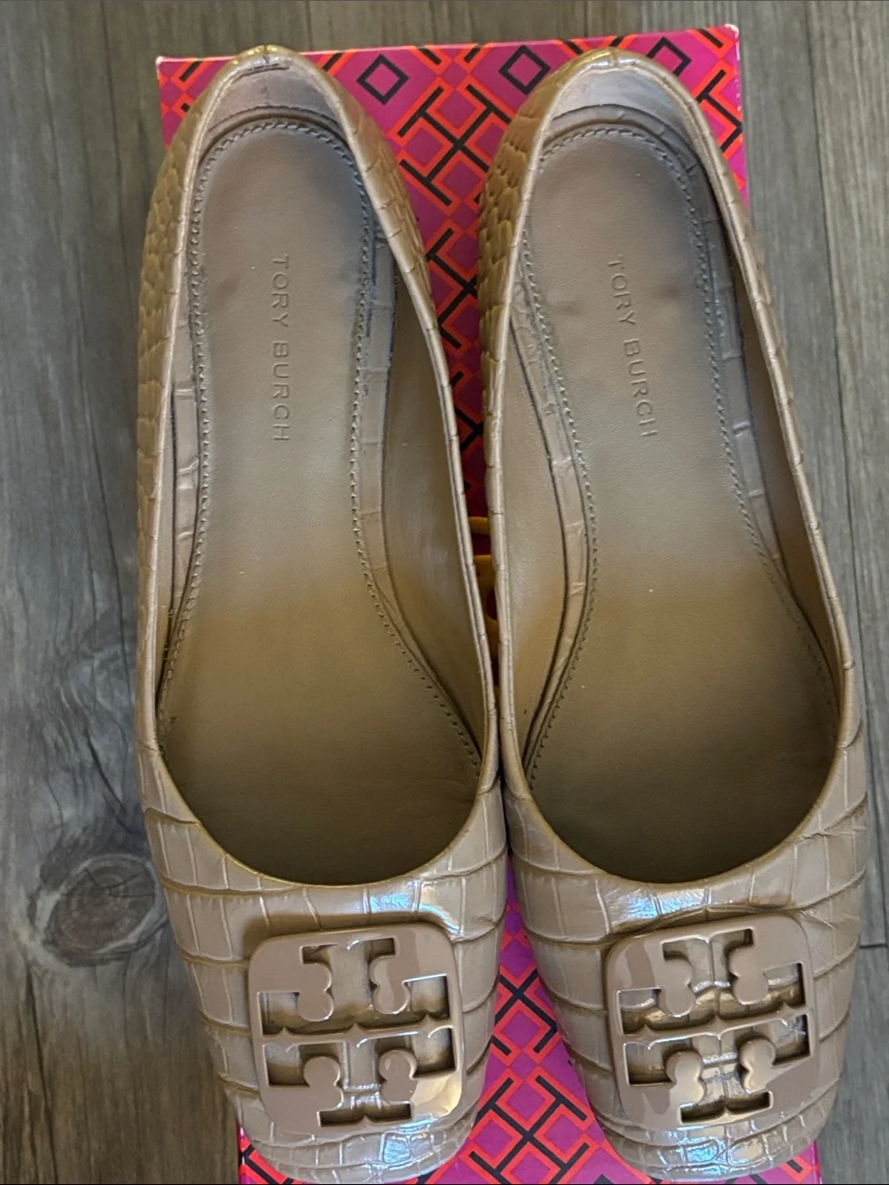 Tory Burch  Croc-Embossed Logo Ballet Flats in Nude
